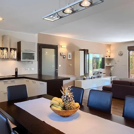 House Leticia Semesterbostad